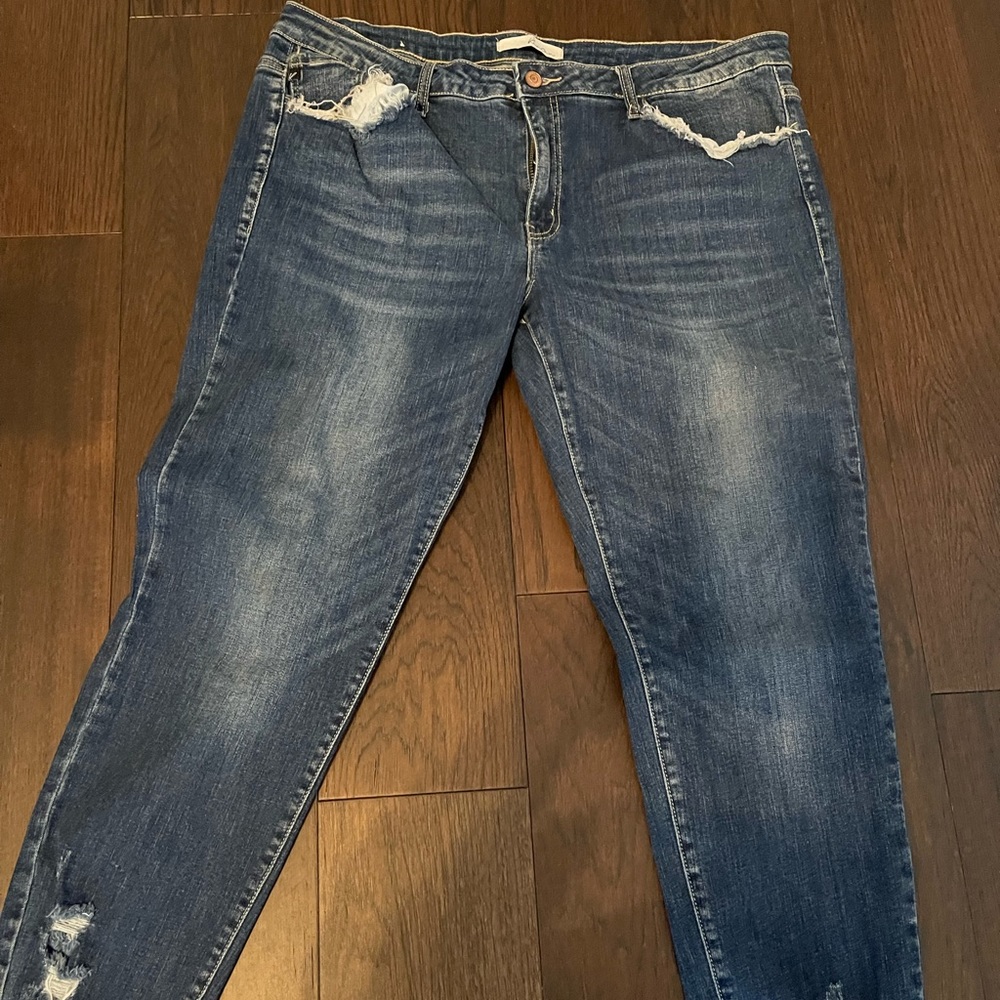 Kancan distressed blue jeans with chewed hem